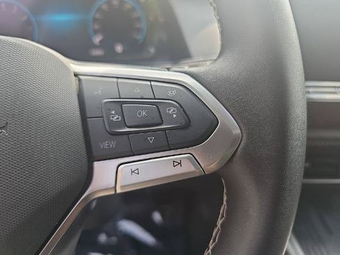 Used 2025 Volkswagen Atlas Cross Sport SE AWD/4WD image 18