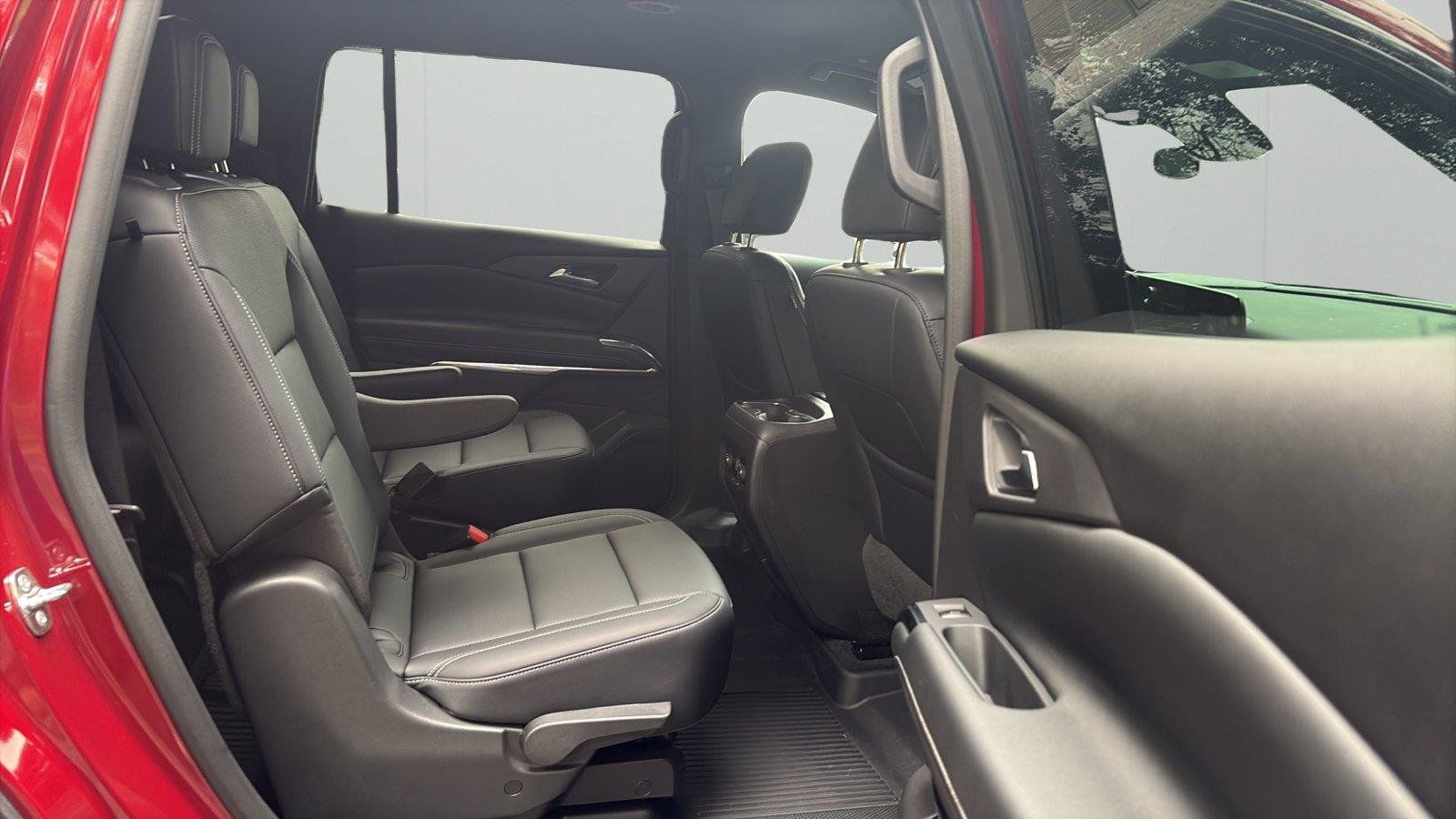 Used 2026 Chevrolet Traverse LT w/ LPO, Floor Liner Package FWD image 13