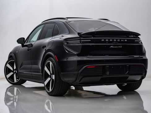 Certified 2025 Porsche Macan 4S Electric AWD/4WD image 3
