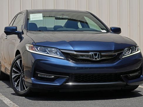Used 2017 Honda Accord EX image 2