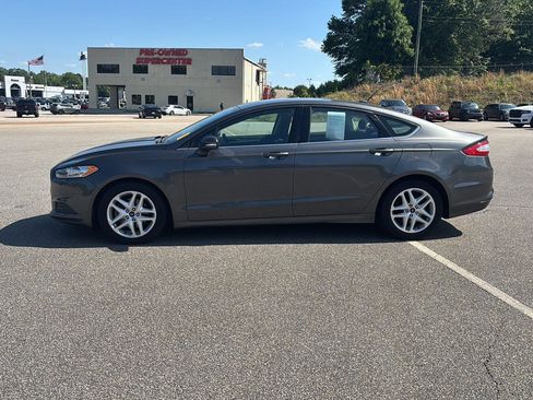 Used 2016 Ford Fusion SE FWD image 5