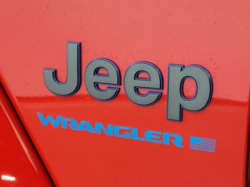 Used 2025 Jeep Wrangler Unlimited Sahara AWD/4WD image 8