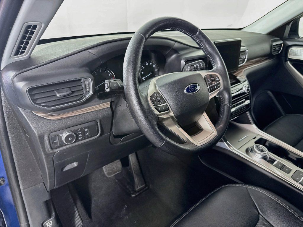 Used 2021 Ford Explorer Limited w/ Equipment Group 301A RWD image 10