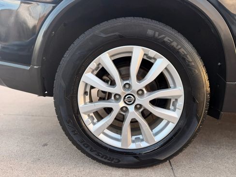 Used 2019 Nissan Rogue SV FWD image 18