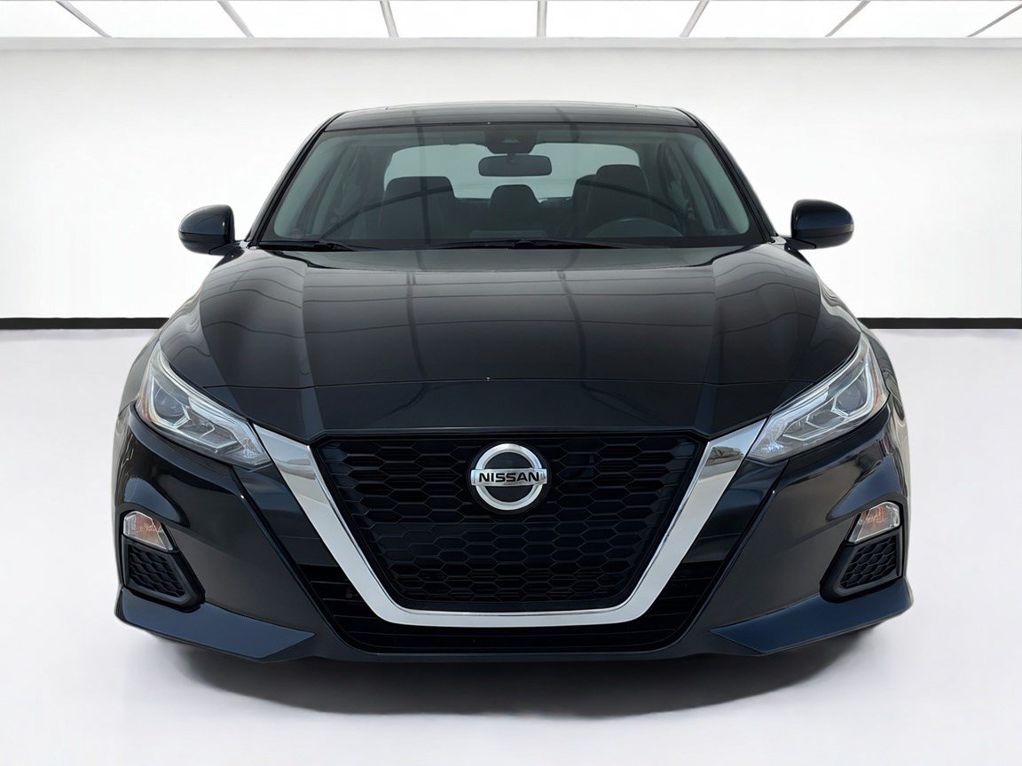 Used 2020 Nissan Altima 2.5 SR w/ Premium Package FWD image 2