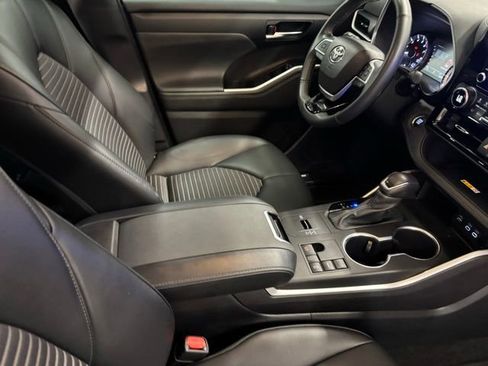 Certified 2023 Toyota Highlander XSE FWD image 22