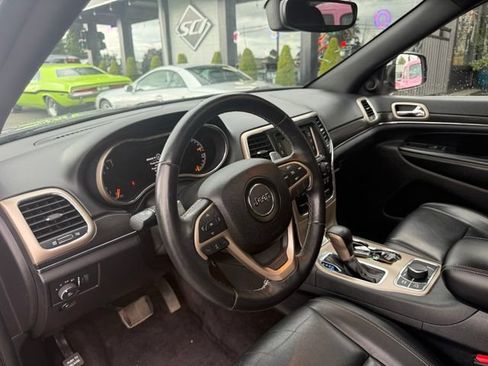 Used 2017 Jeep Grand Cherokee Limited AWD/4WD image 15