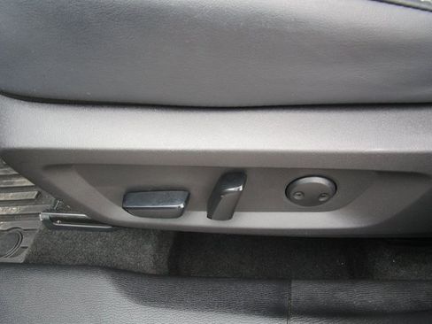 Used 2024 Mitsubishi Outlander SE image 32