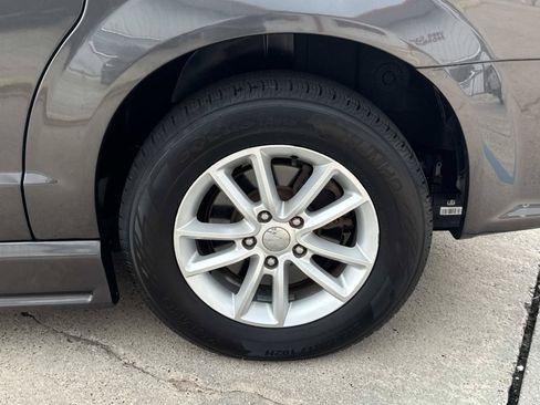 Used 2019 Dodge Grand Caravan SXT FWD image 5