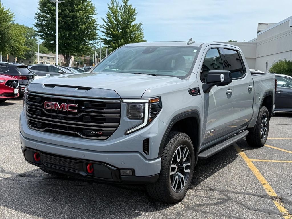 Used 2024 GMC Sierra 1500 AT4 w/ Technology Package AWD/4WD image 8