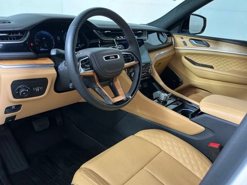 Used 2025 Jeep Grand Cherokee L Summit AWD/4WD image 20