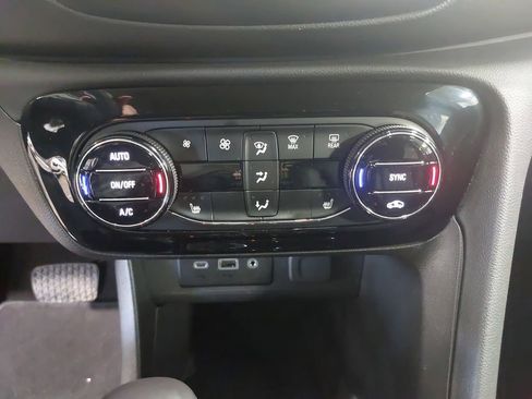 Used 2022 Buick Encore GX Essence w/ Experience Buick Package AWD/4WD image 21