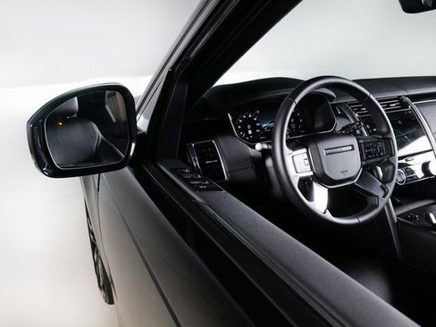 Used 2025 Land Rover Discovery S image 23