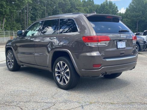 Used 2017 Jeep Grand Cherokee Overland w/ Jeep Active Safety Group RWD image 8