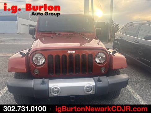Used 2014 Jeep Wrangler Unlimited Sahara w/ Connectivity Group AWD/4WD image 3