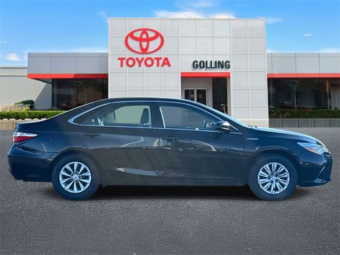Used 2017 Toyota Camry LE image 6