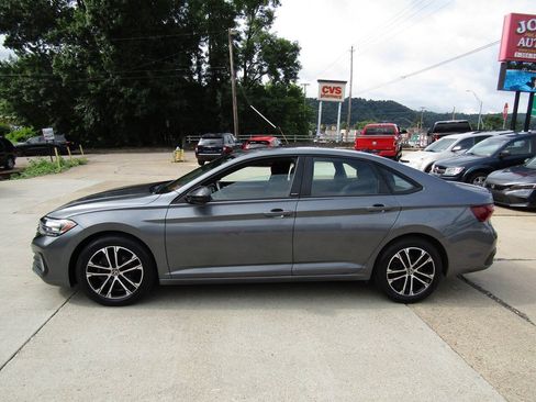 Used 2024 Volkswagen Jetta Sport FWD image 2