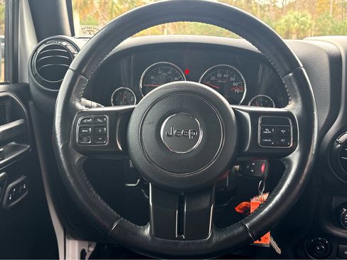 Used 2018 Jeep Wrangler Unlimited Rubicon image 13