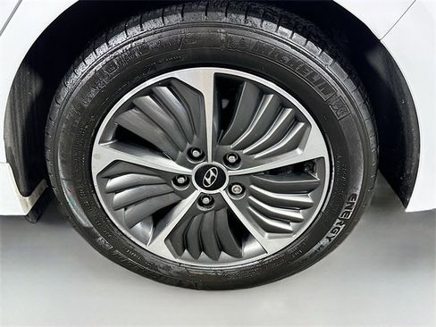 Used 2022 Hyundai Ioniq Limited image 32