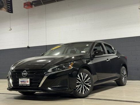 Used 2023 Nissan Altima 2.5 SV w/ SV Premium Package image 32