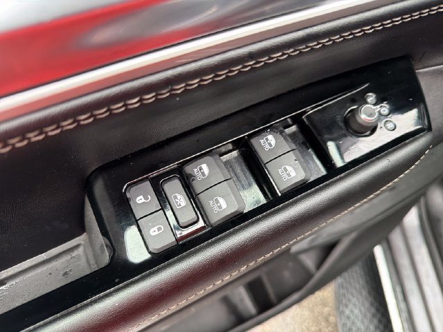 Used 2023 Jeep Wagoneer L Series II AWD/4WD image 17