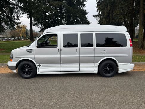 Used 2008 Chevrolet Express 1500 AWD w/ Preferred Equipment Group image 2