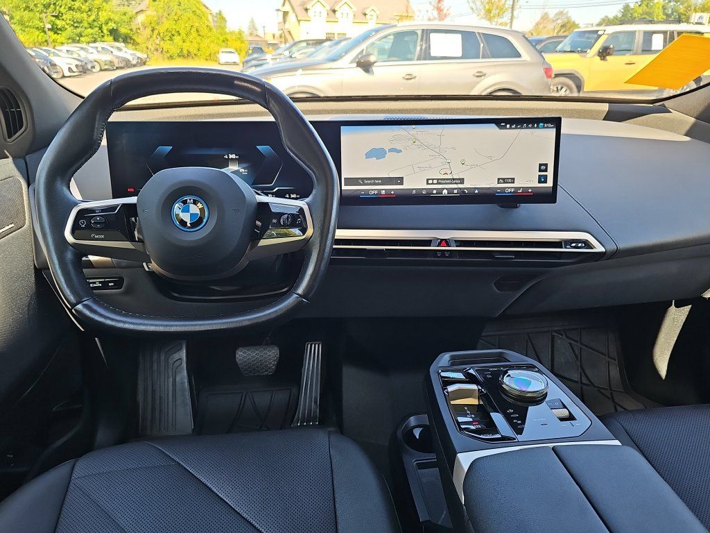 Used 2024 BMW iX xDrive50 w/ Premium Package AWD/4WD image 12