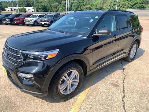 Used 2024 Ford Explorer XLT w/ Equipment Group 202A image 4