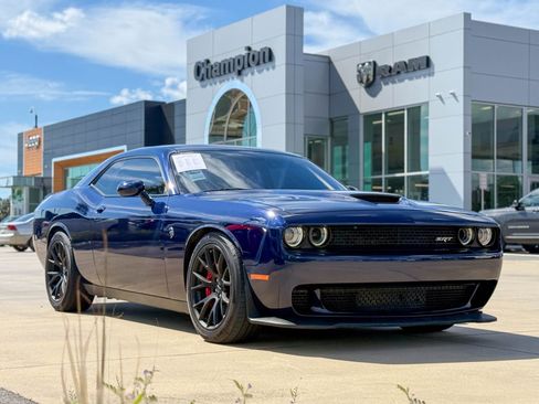 Used 2015 Dodge Challenger SRT Hellcat image 1