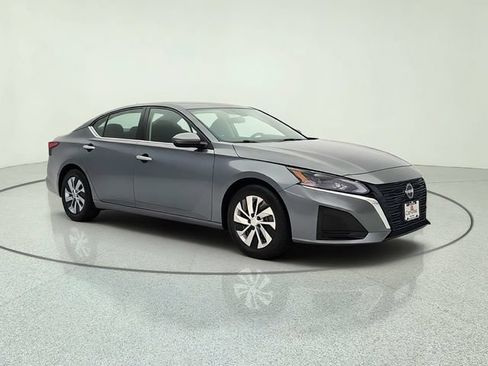 Used 2023 Nissan Altima 2.5 S FWD image 8
