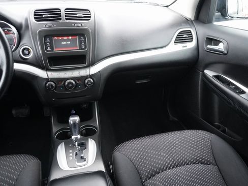 Used 2017 Dodge Journey SE image 12