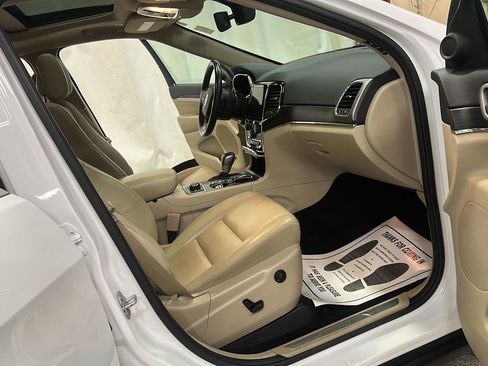 Used 2019 Jeep Grand Cherokee Limited w/ Trailer Tow Group IV image 30