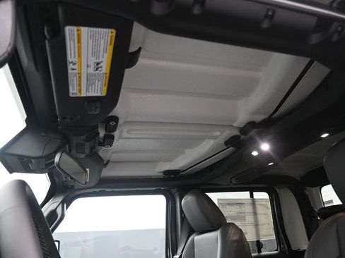 New 2025 Jeep Gladiator Sport image 28