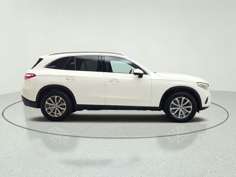 Used 2023 Mercedes-Benz GLC 300 4MATIC image 4