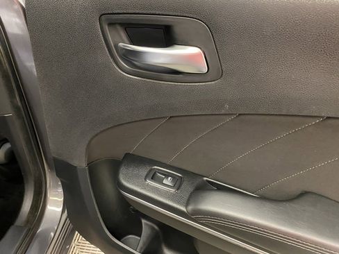 Used 2017 Dodge Charger R/T image 32