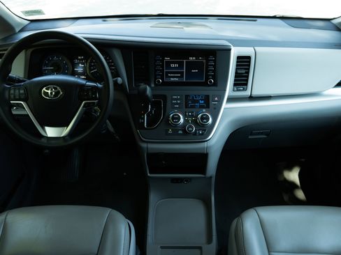 Used 2020 Toyota Sienna L image 20