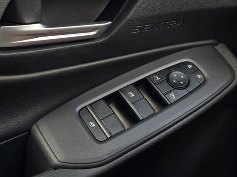 Used 2026 Nissan Sentra SV w/ SV Convenience Package FWD image 22