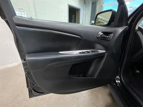Used 2019 Dodge Journey SE image 10