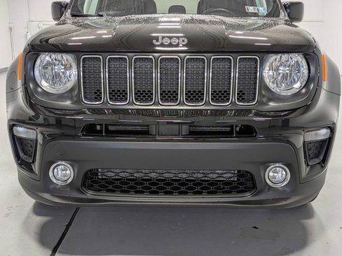 Used 2019 Jeep Renegade Latitude w/ Cold Weather Group AWD/4WD image 2