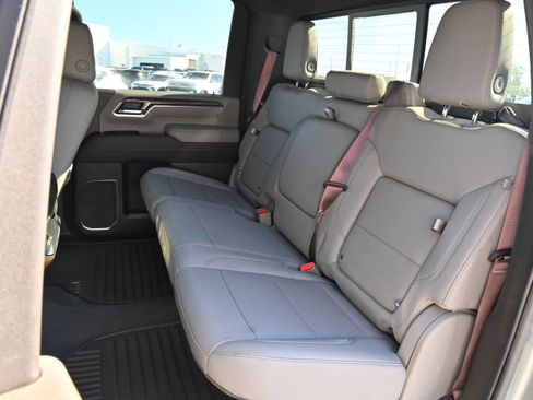 Used 2024 Chevrolet Silverado 2500 LTZ w/ LTZ Convenience Package image 10