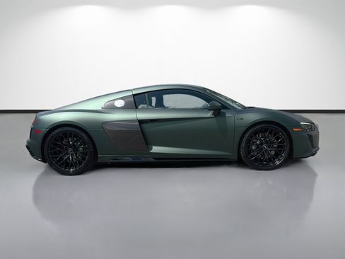 Used 2020 Audi R8 V10 w/ Carbon Exterior Package AWD/4WD image 2