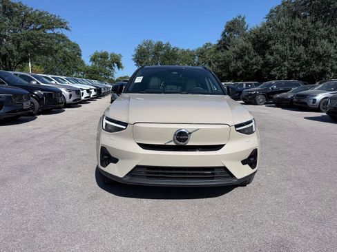 Certified 2025 Volvo EX40 Ultra AWD/4WD image 7