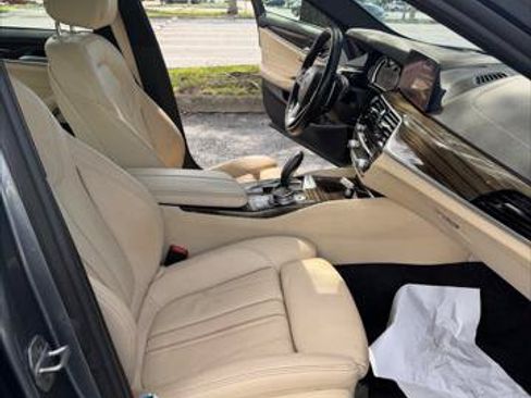 Used 2019 BMW 530e RWD image 14