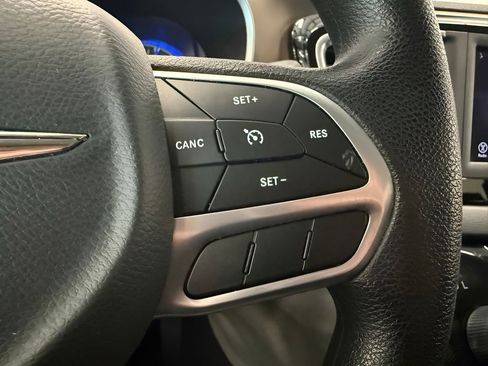 Used 2020 Chrysler Voyager LX FWD image 14