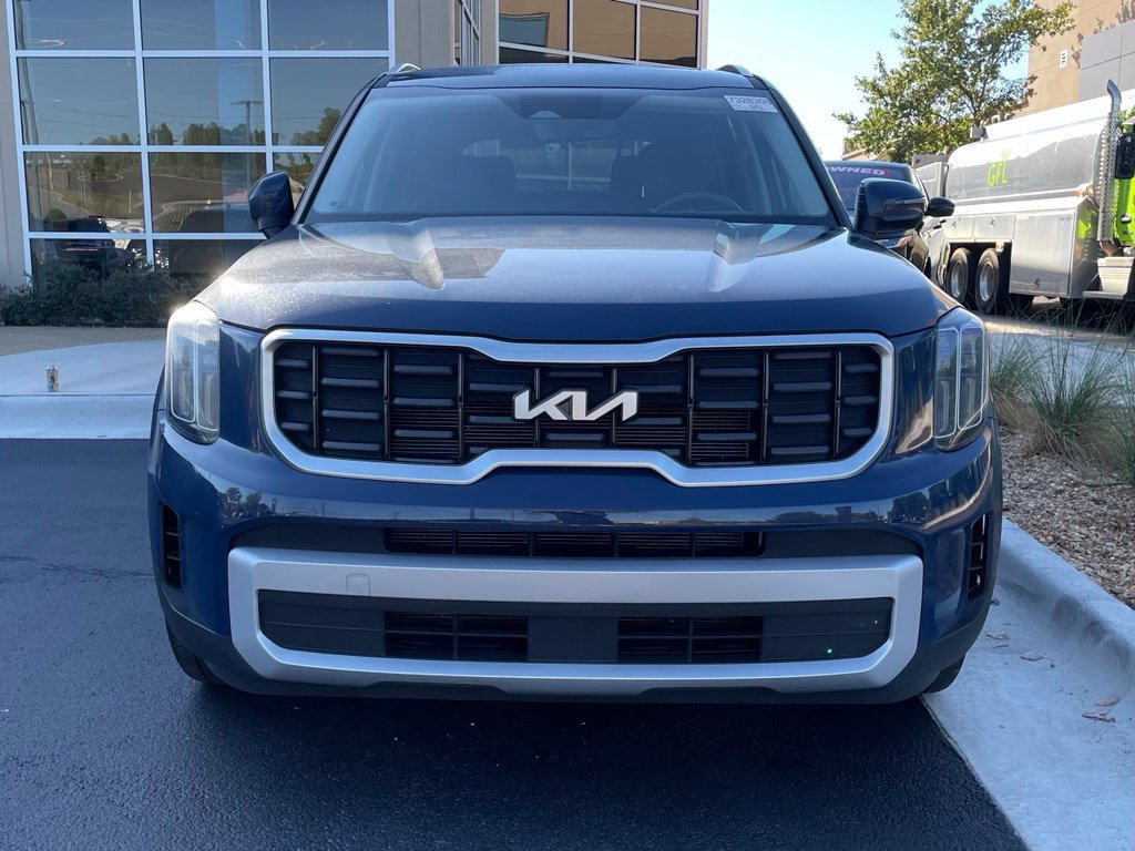 Used 2025 Kia Telluride S FWD image 3