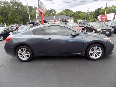 Used 2013 Nissan Altima 2.5 S w/ Premium Pkg FWD image 2
