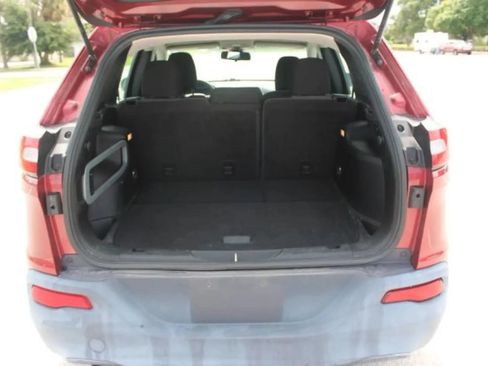 Used 2014 Jeep Cherokee Sport FWD image 32