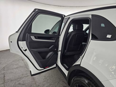 Used 2025 Porsche Cayenne image 15