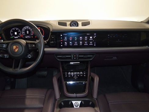 Certified 2025 Porsche Cayenne Coupe image 40