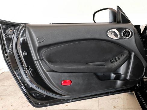 Used 2014 Nissan 370Z Roadster image 32